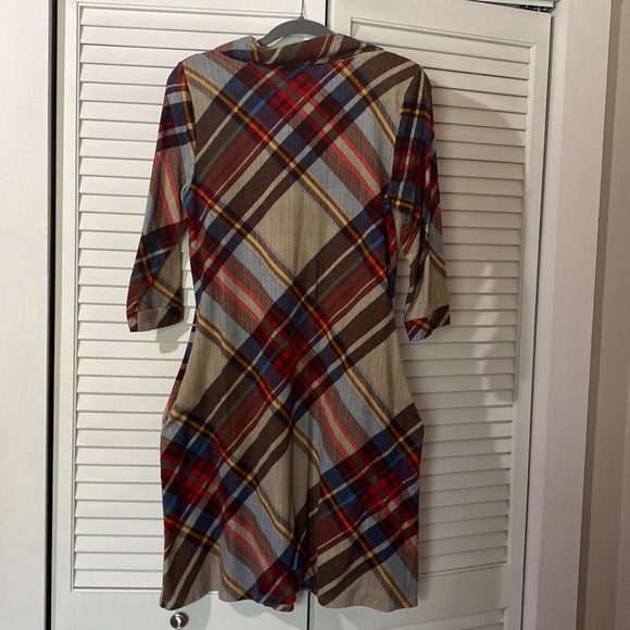 Plaid Dress with Pockets - Picture 3 of 3